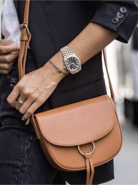 Classic Tan Crossbody Saddle Bag - Stylish Everyday Women’s Bag